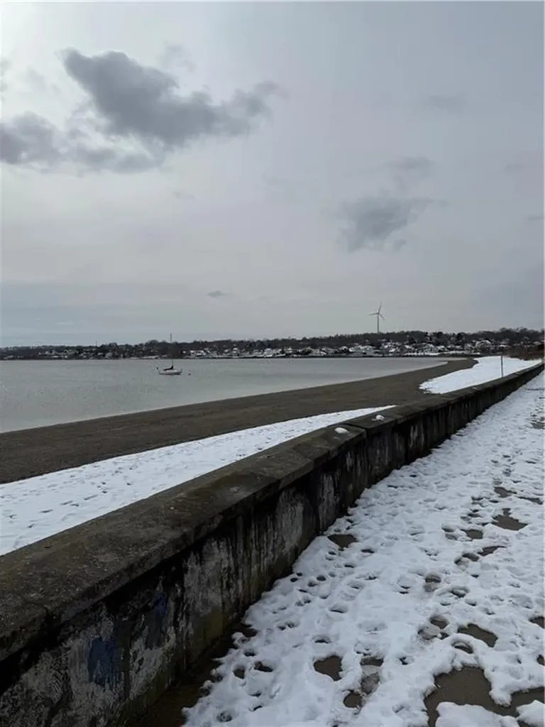 113 Cedar Avenue Portsmouth RI 02871