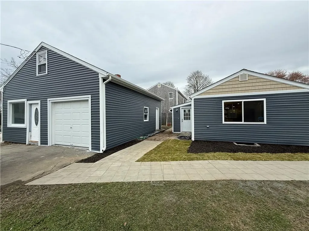 113 Cedar Avenue Portsmouth RI 02871