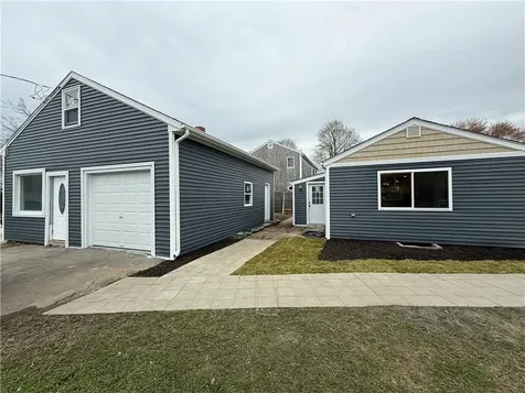 113 Cedar Avenue Portsmouth RI 02871