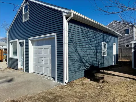 113 Cedar Avenue Portsmouth RI 02871