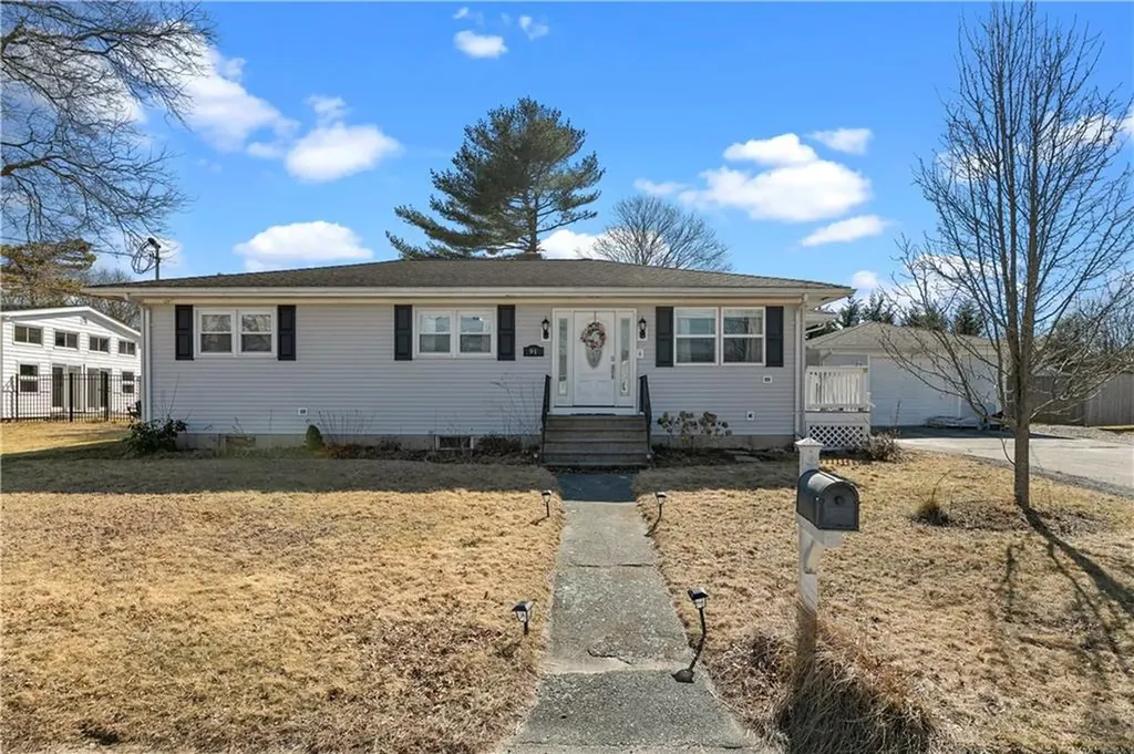 91 Montgomery Street Tiverton RI 02878