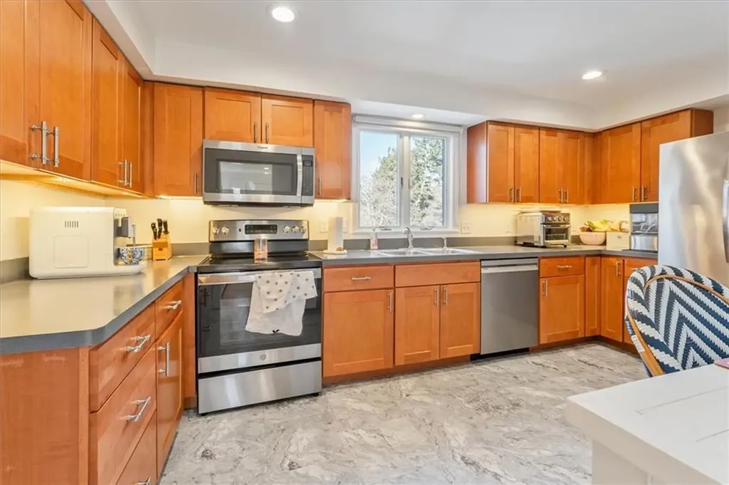 98 Hargraves Drive Portsmouth RI 02871