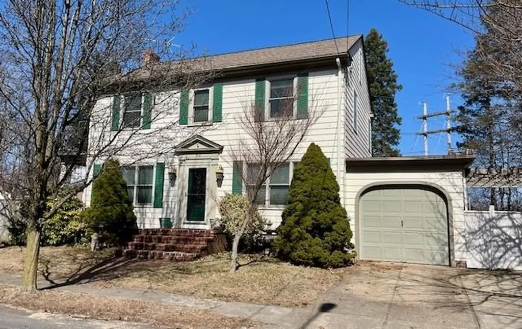62 Greylock Avenue Cranston RI 02910