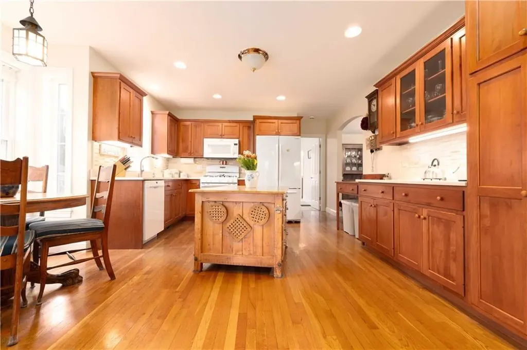 14 Clifton Road Bristol RI 02809