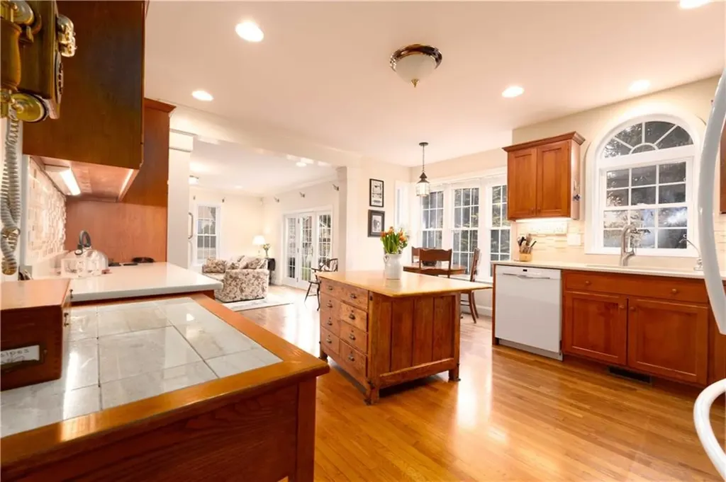 14 Clifton Road Bristol RI 02809