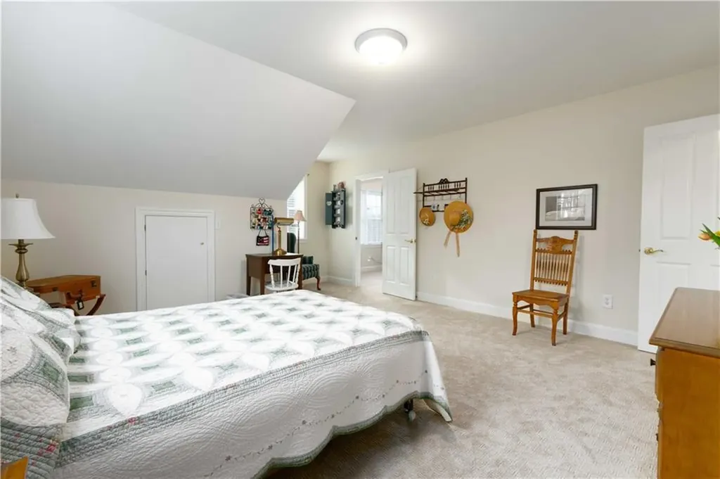 14 Clifton Road Bristol RI 02809
