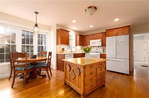 14 Clifton Road Bristol RI 02809