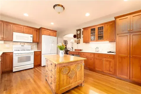 14 Clifton Road Bristol RI 02809