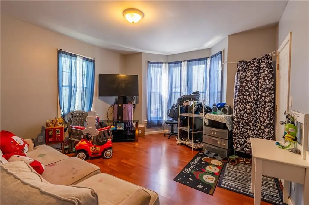 17 Pekin Street Providence RI 02908
