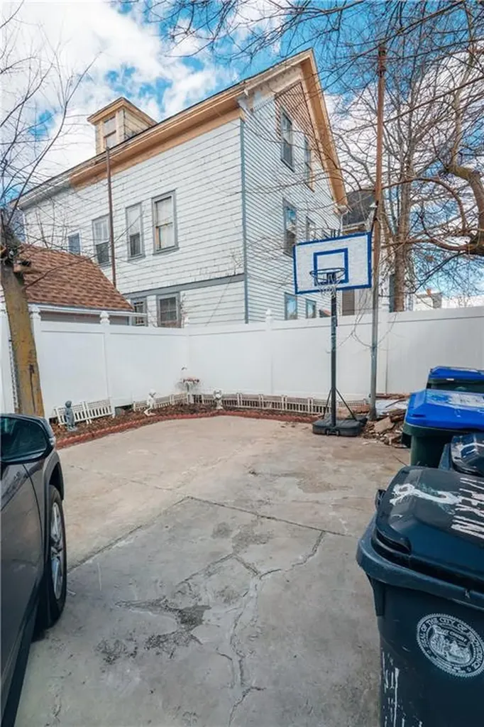 17 Pekin Street Providence RI 02908