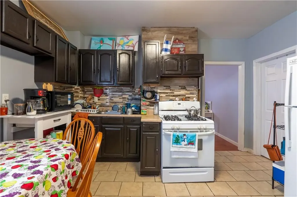 17 Pekin Street Providence RI 02908