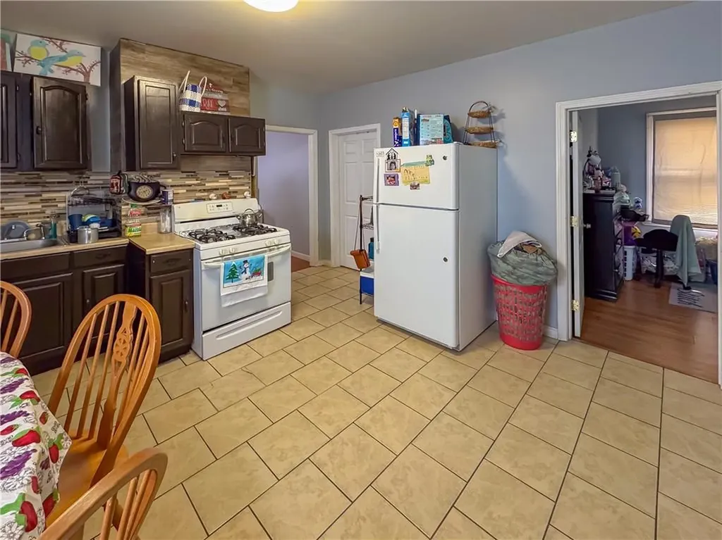 17 Pekin Street Providence RI 02908