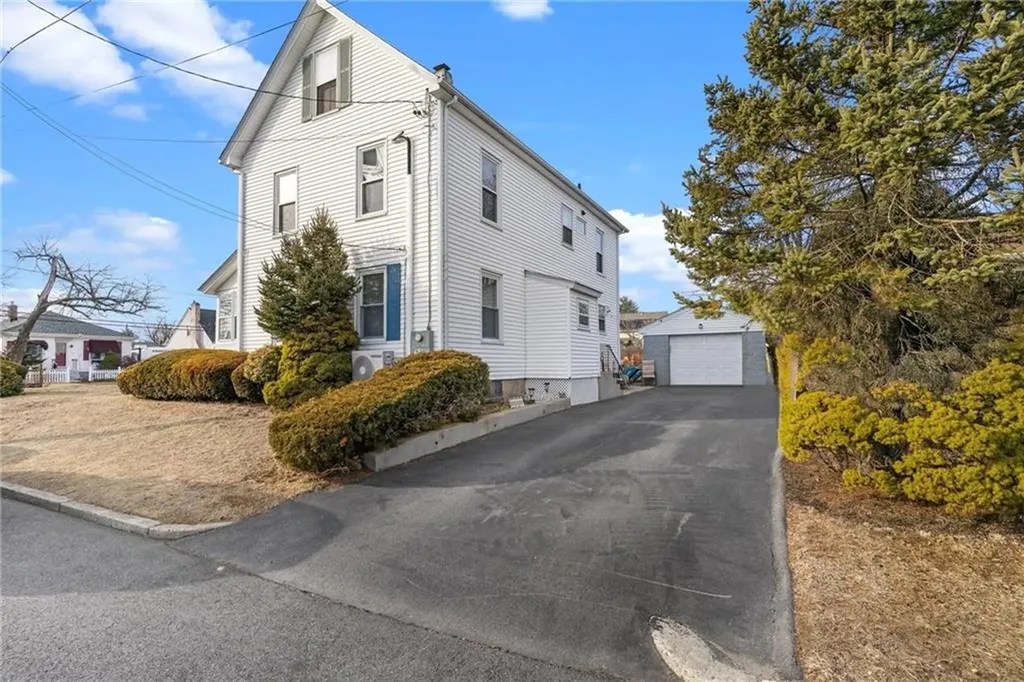 170 Bloomfield Street Pawtucket RI 02861
