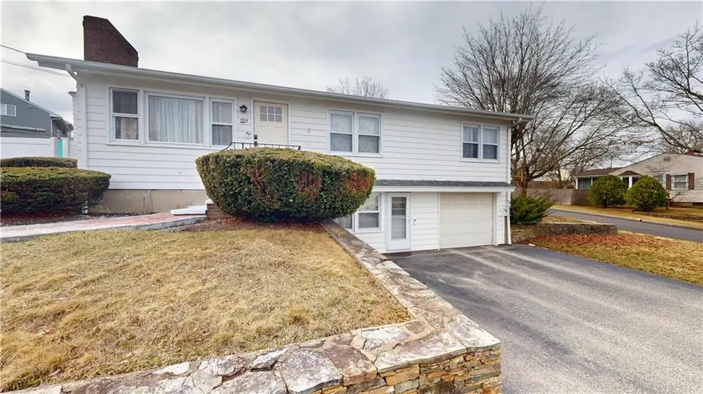 221 Rockwood Avenue Cranston RI 02920