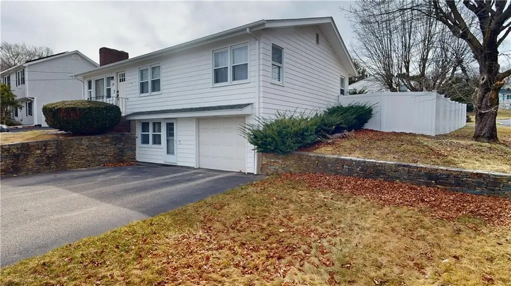 221 Rockwood Avenue Cranston RI 02920