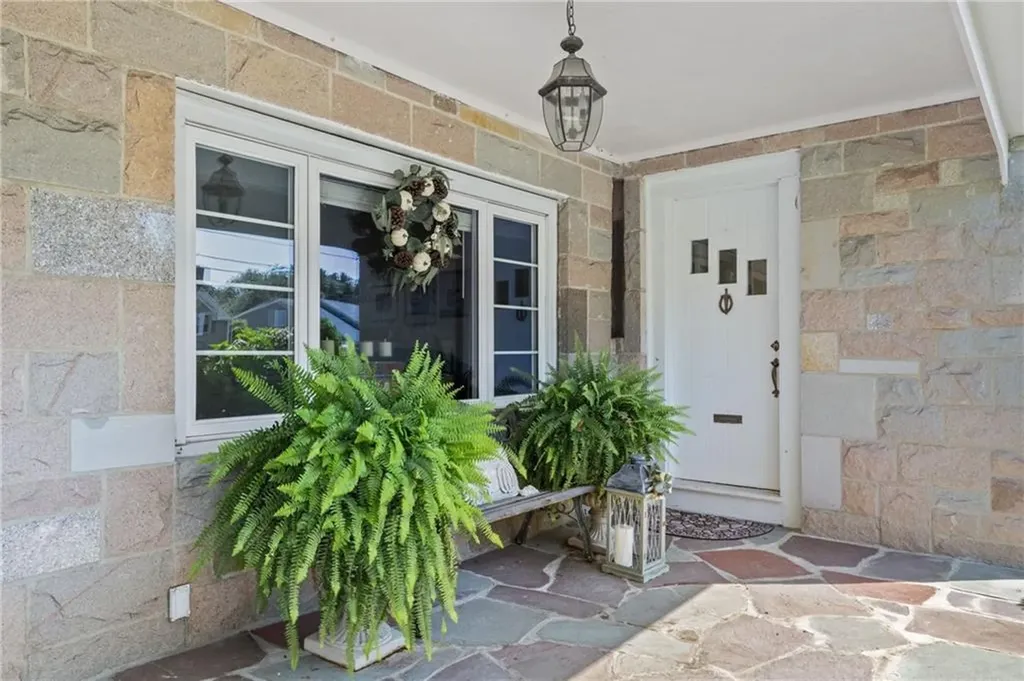 91 South Hill Drive Cranston RI 02920