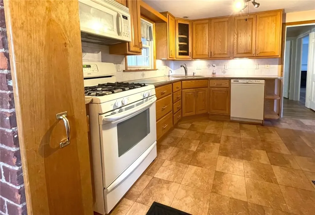 61 Mystic Drive Warwick RI 02889