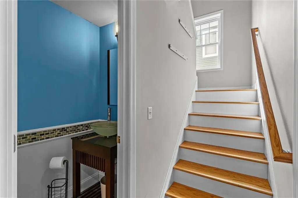52 Guild Avenue Warwick RI 02889