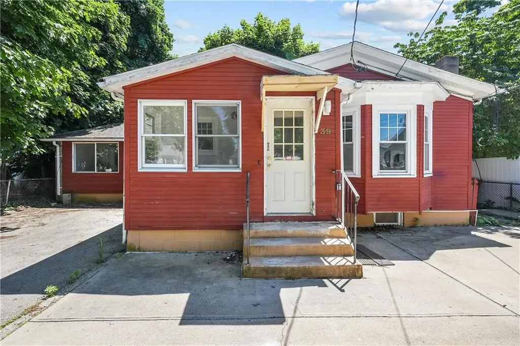 39 Chaplin Street Pawtucket RI 02861