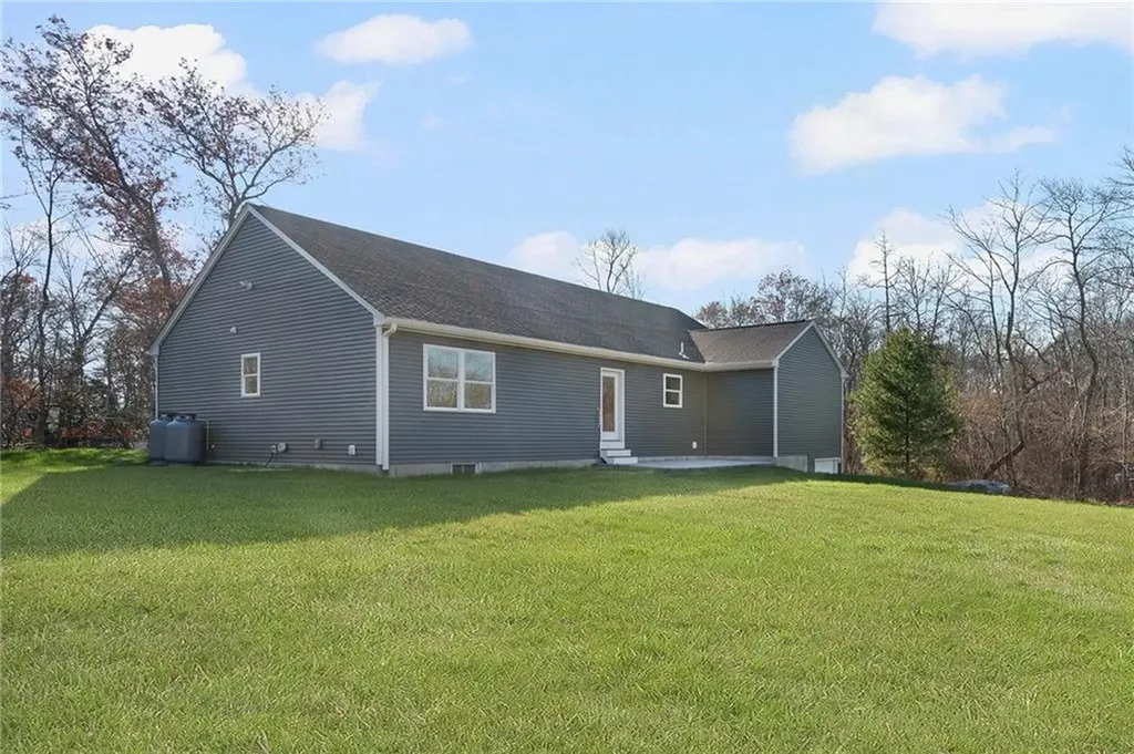 8 Fanning Place Hopkinton RI 02833