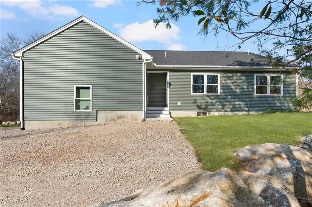 8 Fanning Place Hopkinton RI 02833