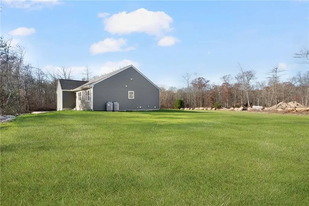 8 Fanning Place Hopkinton RI 02833