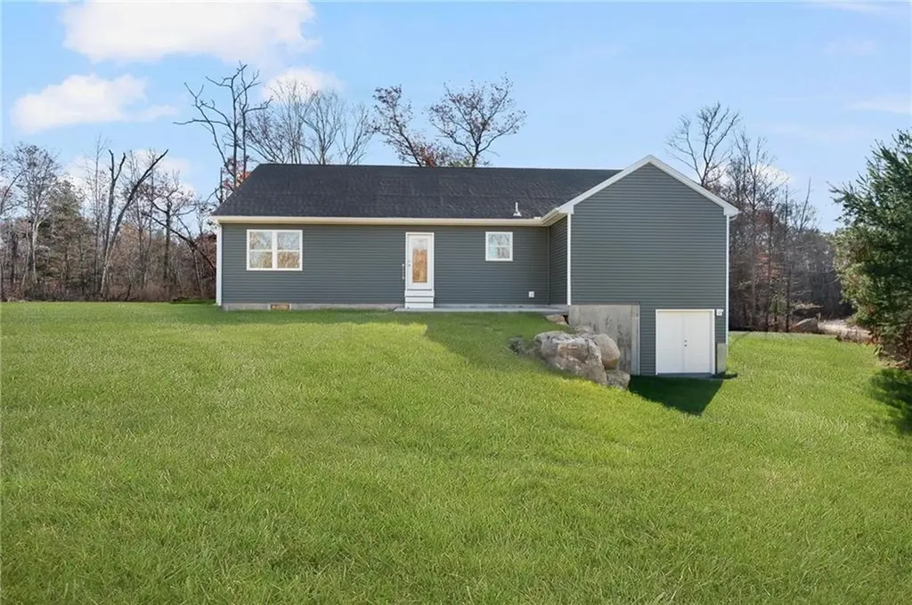 8 Fanning Place Hopkinton RI 02833