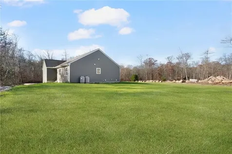 8 Fanning Place Hopkinton RI 02833