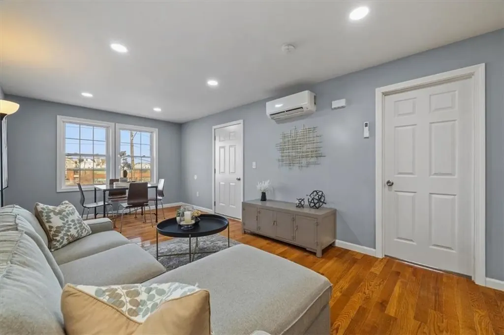 184 Oconnell Street Providence RI 02905