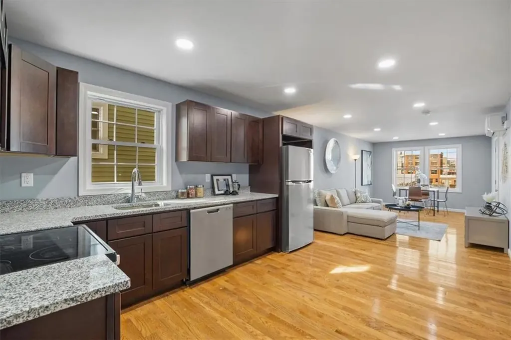 184 Oconnell Street Providence RI 02905