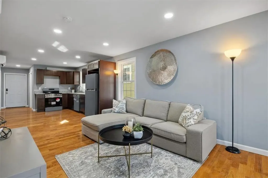 184 Oconnell Street Providence RI 02905