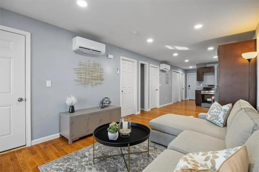 184 Oconnell Street Providence RI 02905