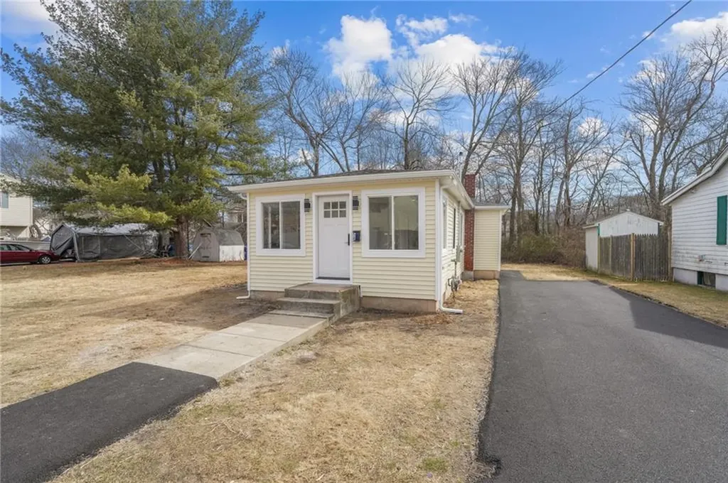 58 Verndale Street Warwick RI 02889
