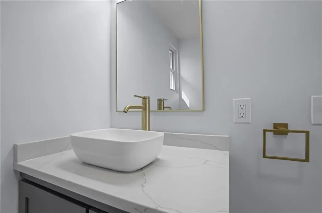 58 Verndale Street Warwick RI 02889