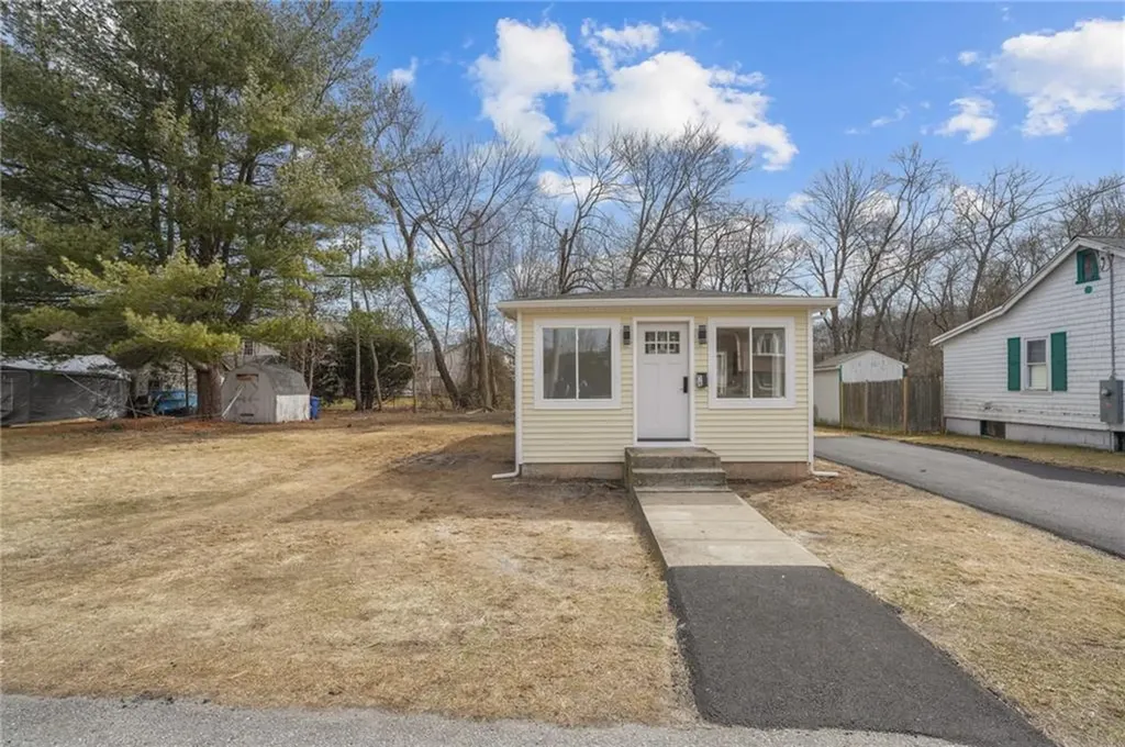 58 Verndale Street Warwick RI 02889