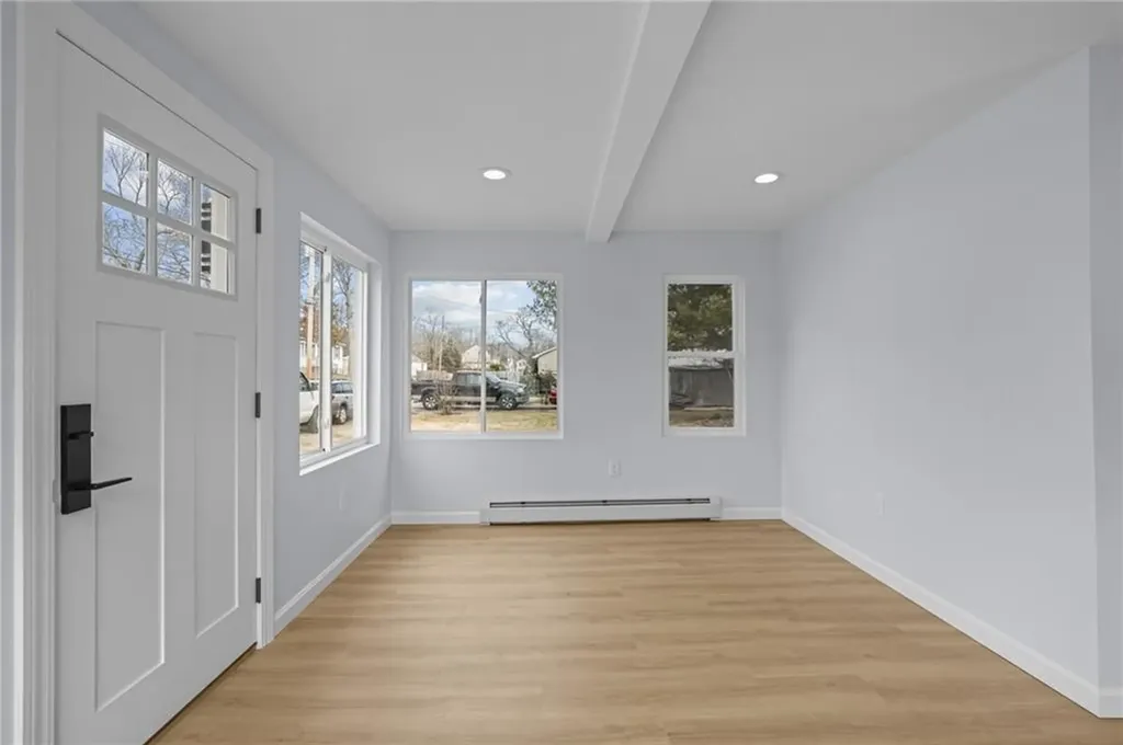 58 Verndale Street Warwick RI 02889