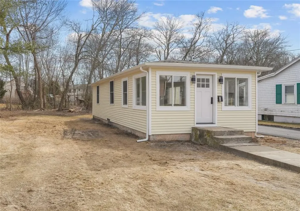 58 Verndale Street Warwick RI 02889