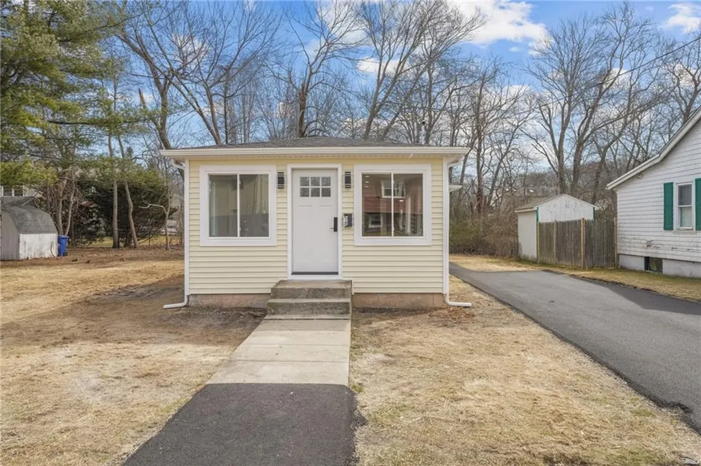 58 Verndale Street Warwick RI 02889