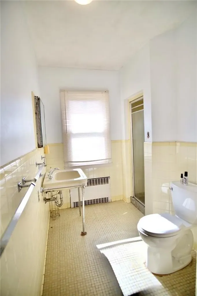 154 Twin Oak Drive Warwick RI 02889