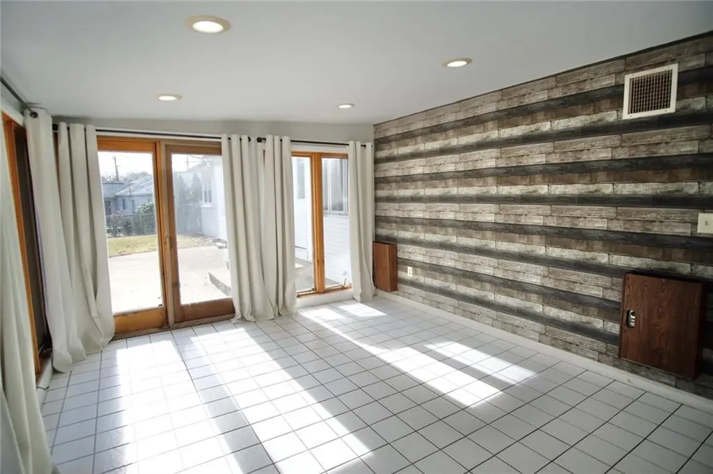 154 Twin Oak Drive Warwick RI 02889