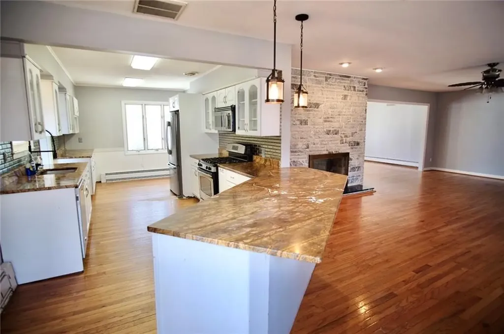 154 Twin Oak Drive Warwick RI 02889