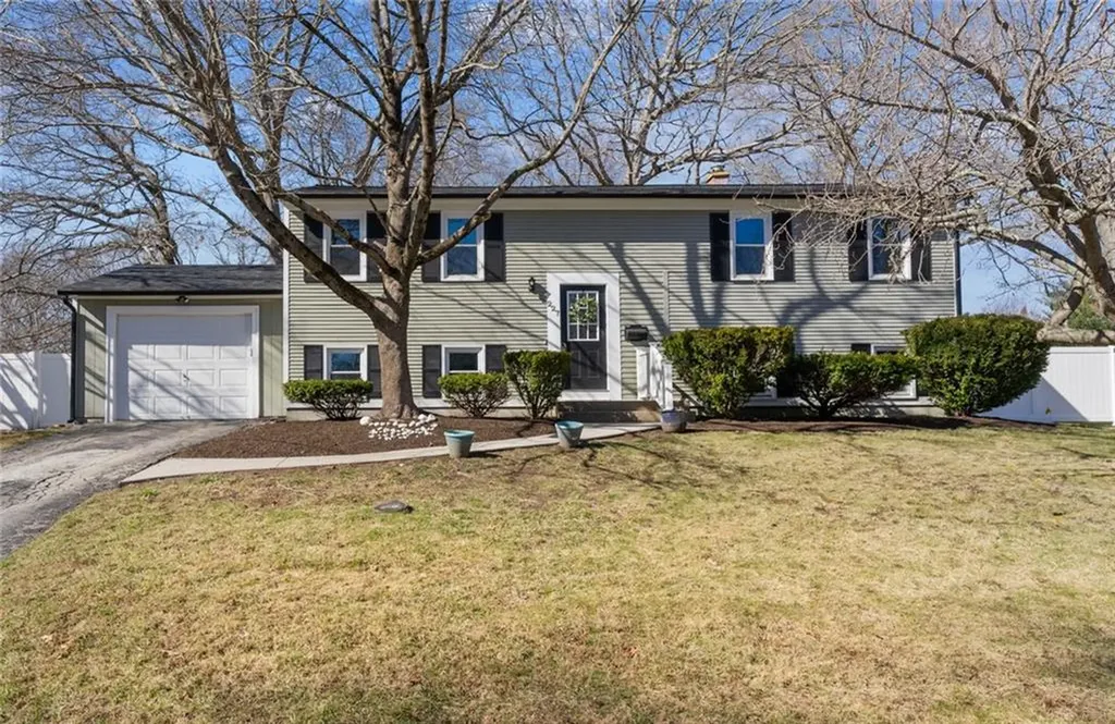 227 Stillwater Drive Warwick RI 02889