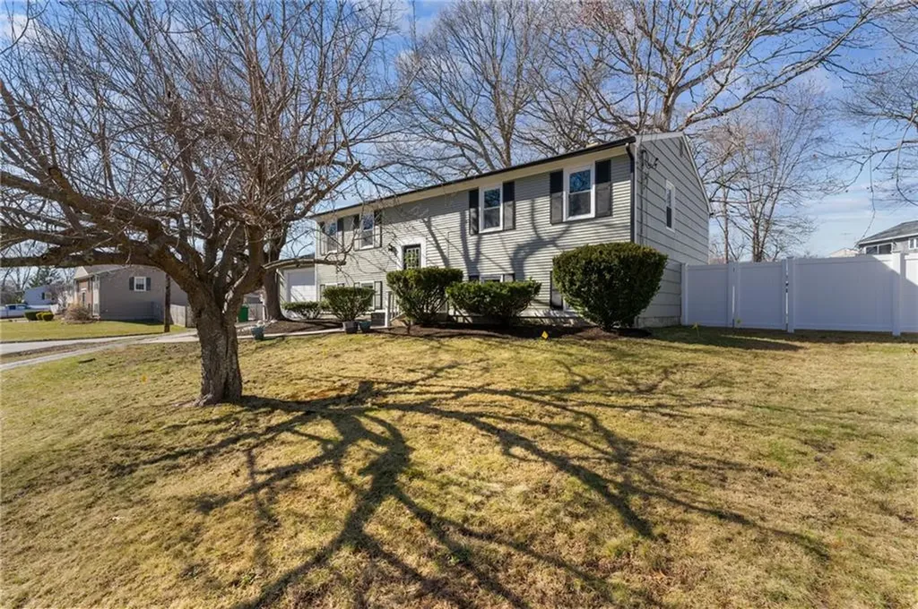 227 Stillwater Drive Warwick RI 02889