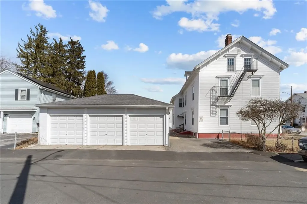 31 Arnold Street Lincoln RI 02865