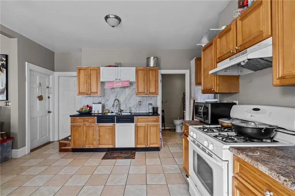 31 Arnold Street Lincoln RI 02865