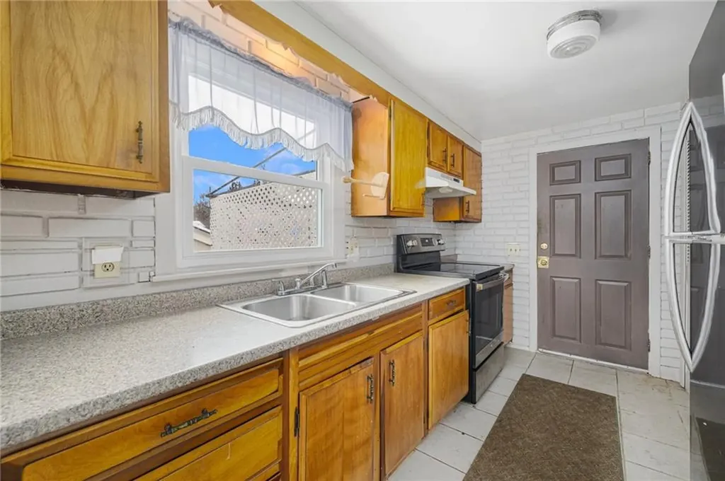 33 Vineland Avenue East Providence RI 02916