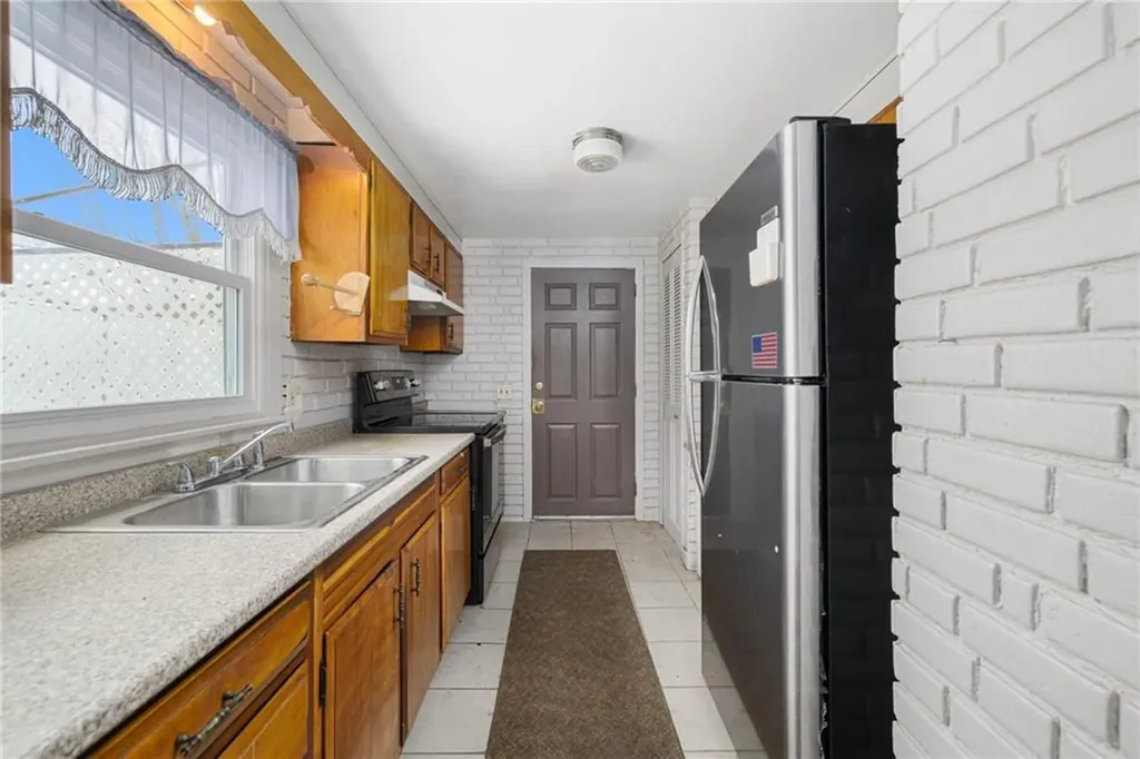 33 Vineland Avenue East Providence RI 02916