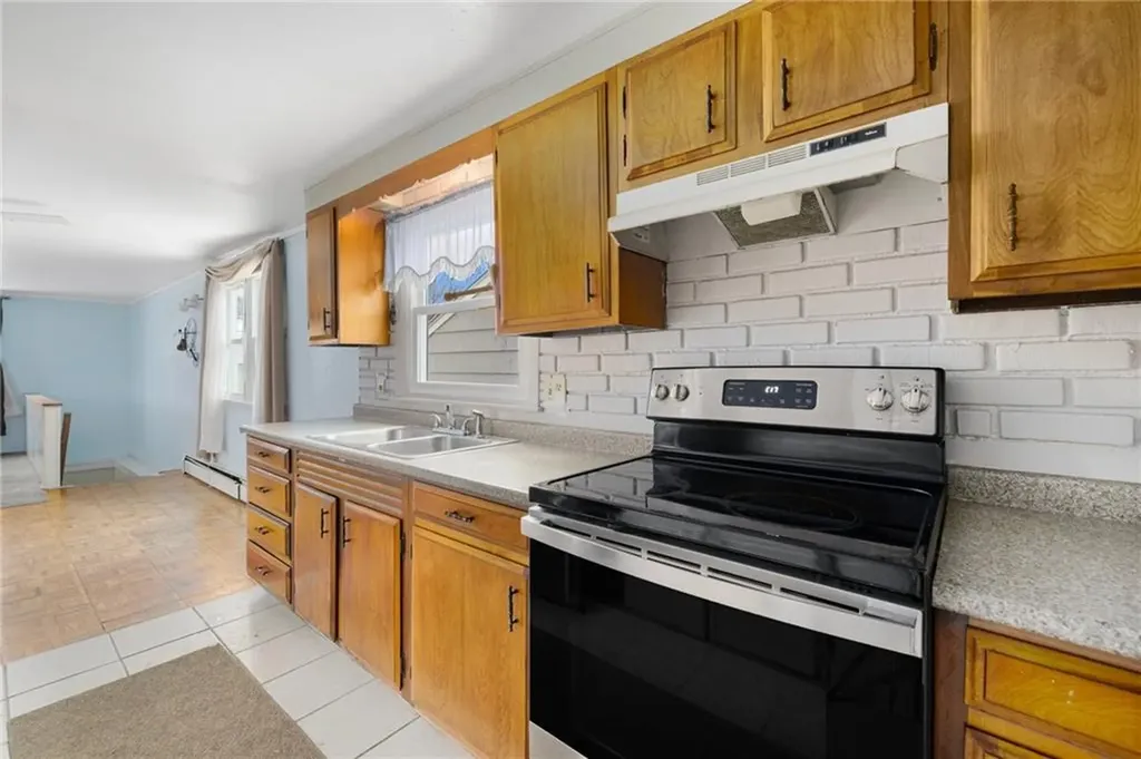 33 Vineland Avenue East Providence RI 02916