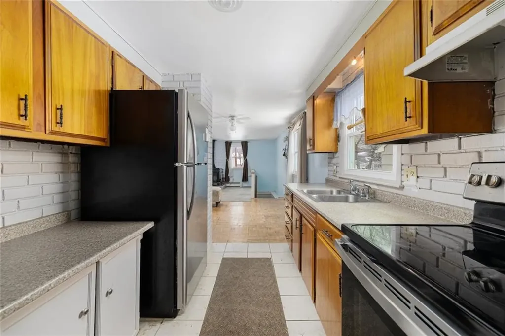 33 Vineland Avenue East Providence RI 02916