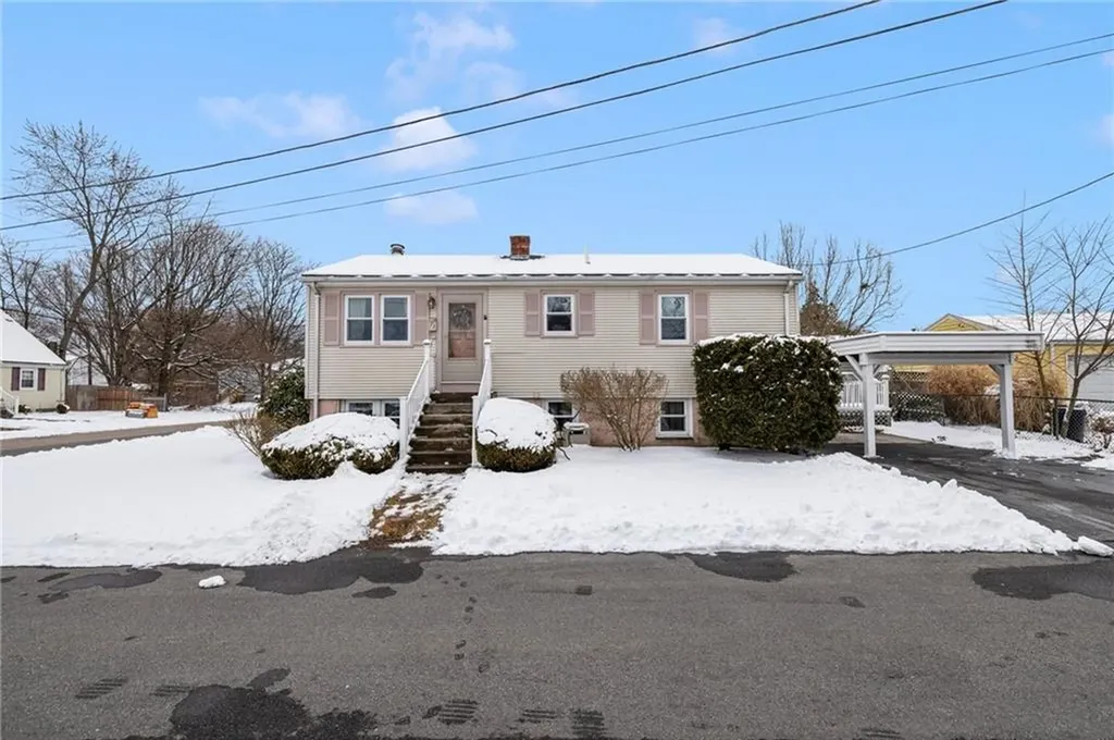 33 Vineland Avenue East Providence RI 02916